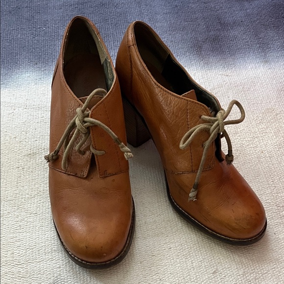 Banana Republic Tan Leather Heeled Boots - Picture 1 of 9